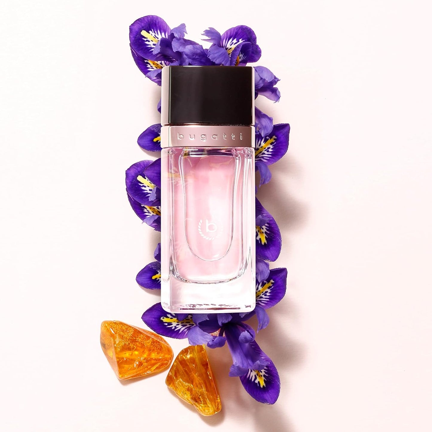 bugatti parfym dam ELEGANZA EdP 60 ml I Sensuell Eau de Parfum dam för alla åldrar och för varje tillfälle I elegant kombination av jordgubbe, cassis, iris och vanilj I fruktig, puder och varm